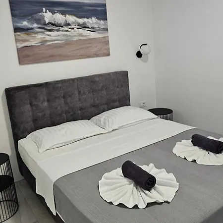 Vila Seaview 8 Bed Sleeps 16 - Pool & Hot Tub Starigrad Paklenica