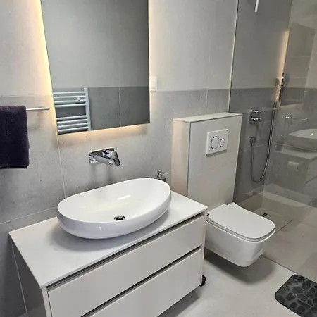 Seaview 8 Bed Sleeps 16 - Pool & Hot Tub Vila *