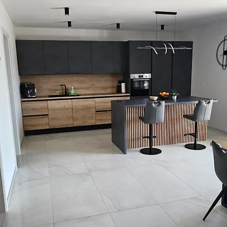 Seaview 8 Bed Sleeps 16 - Pool & Hot Tub
