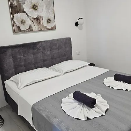 Seaview 8 Bed Sleeps 16 - Pool & Hot Tub Vila Starigrad Paklenica