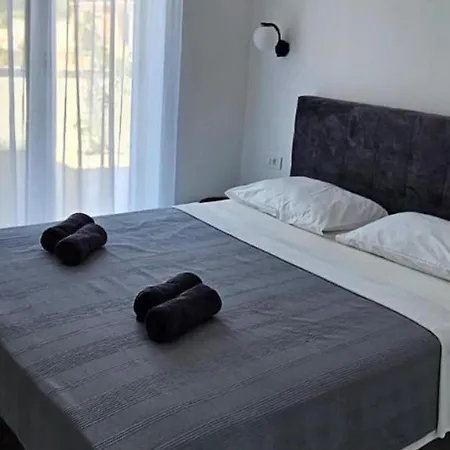 Seaview 8 Bed Sleeps 16 - Pool & Hot Tub Starigrad Paklenica