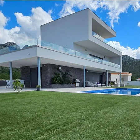 Seaview 8 Bed Sleeps 16 - Pool & Hot Tub Villa Starigrad Paklenica