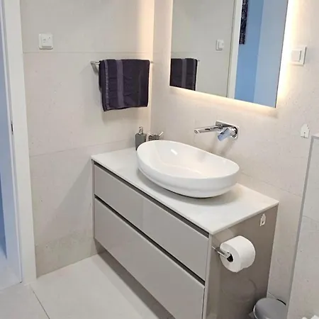 Seaview 8 Bed Sleeps 16 - Pool & Hot Tub Villa *