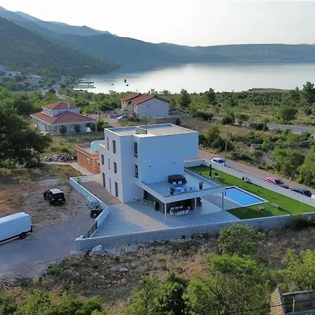 Vila Seaview 8 Bed Sleeps 16 - Pool & Hot Tub Starigrad Paklenica