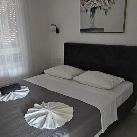 Villa Seaview 8 Bed Sleeps 16 - Pool & Hot Tub Starigrad Paklenica