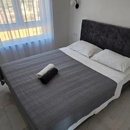 Seaview 8 Bed Sleeps 16 - Pool & Hot Tub Vila