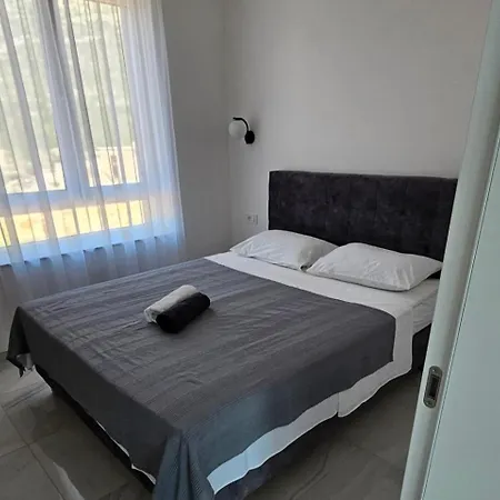 Seaview 8 Bed Sleeps 16 - Pool & Hot Tub Villa *