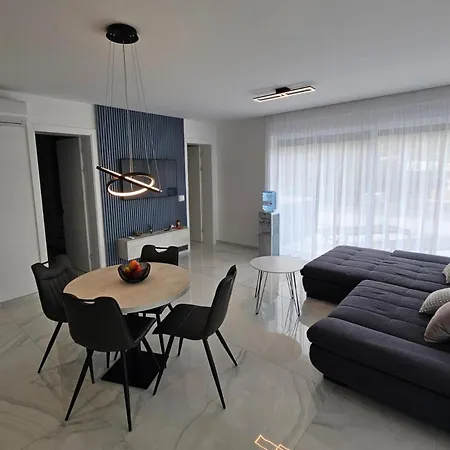 Villa Seaview 8 Bed Sleeps 16 - Pool & Hot Tub Starigrad Paklenica