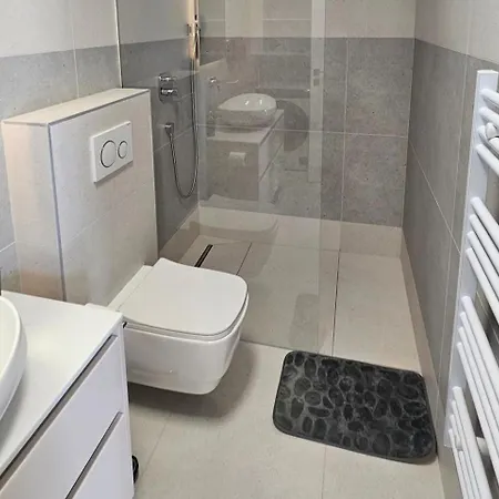 Villa Seaview 8 Bed Sleeps 16 - Pool & Hot Tub