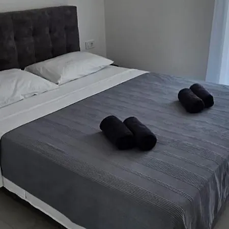 Seaview 8 Bed Sleeps 16 - Pool & Hot Tub Starigrad Paklenica