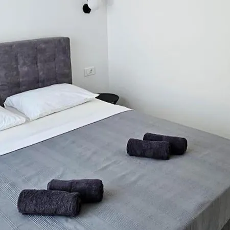Vila Seaview 8 Bed Sleeps 16 - Pool & Hot Tub Starigrad Paklenica
